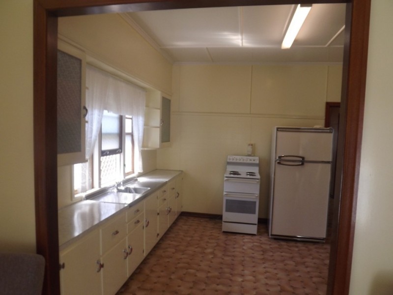 16 Cherry Street, Oakey QLD 4401