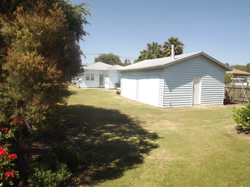 16 Cherry Street, Oakey QLD 4401