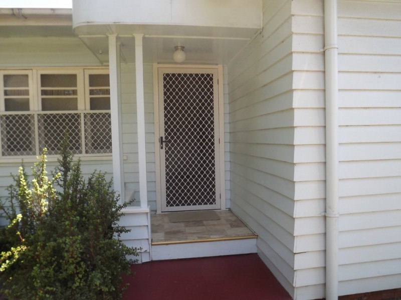 16 Cherry Street, Oakey QLD 4401