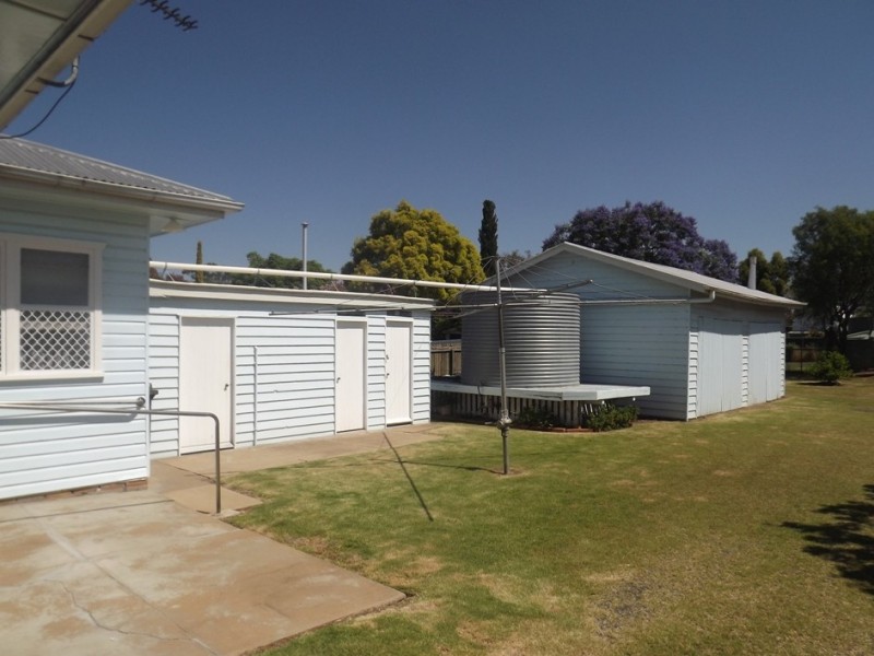 16 Cherry Street, Oakey QLD 4401