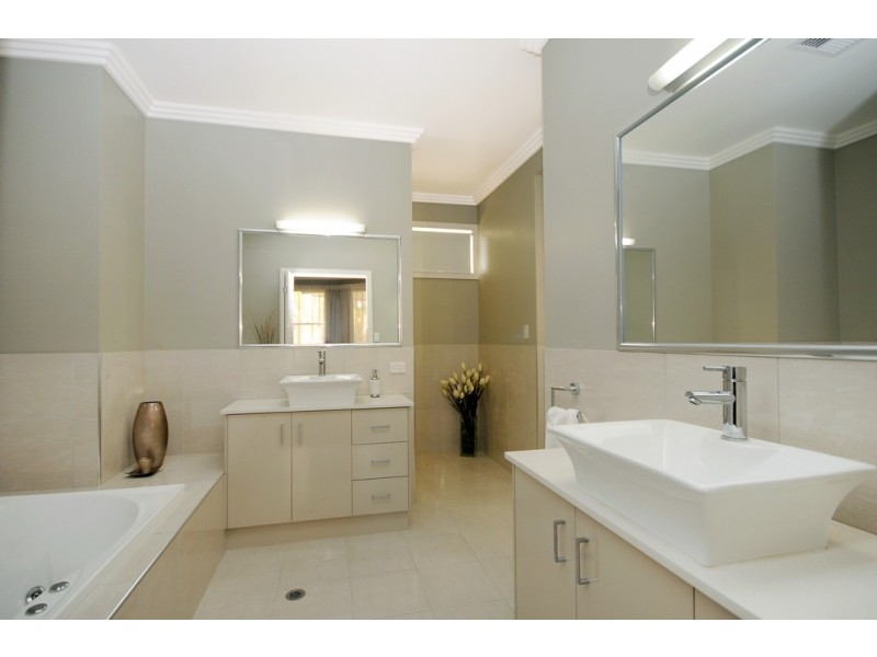 2 Bonville Court, Middle Ridge QLD 4350