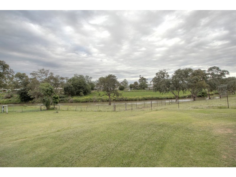 10 Cunningham Street, Oakey QLD 4401