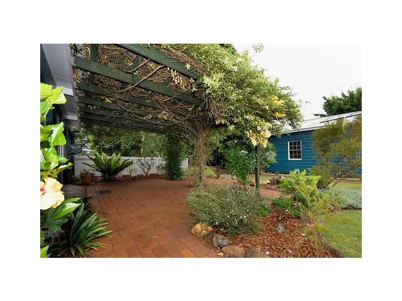 45 Bridge Street, Mount Lofty QLD 4350