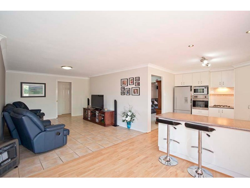 12 Chelwyn Street, Middle Ridge QLD 4350