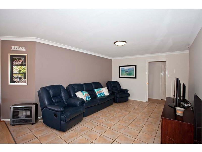 12 Chelwyn Street, Middle Ridge QLD 4350