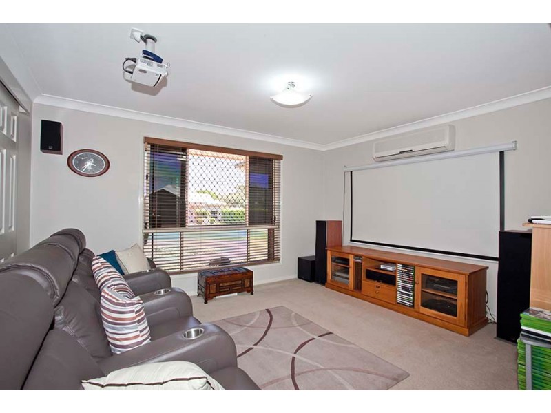 12 Chelwyn Street, Middle Ridge QLD 4350