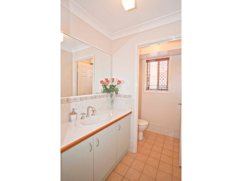 12 Chelwyn Street, Middle Ridge QLD 4350