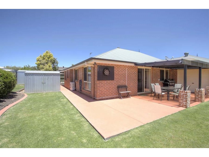 12 Chelwyn Street, Middle Ridge QLD 4350