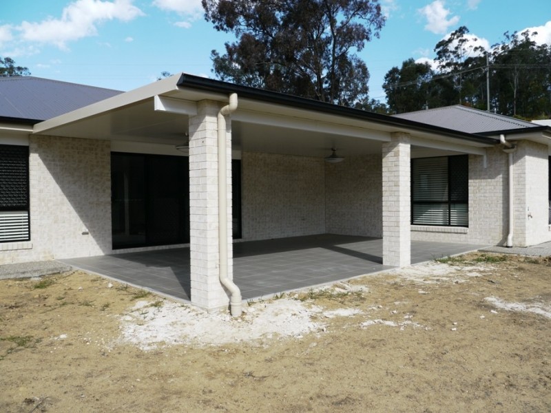 6 Gordon Crescent, Withcott QLD 4352