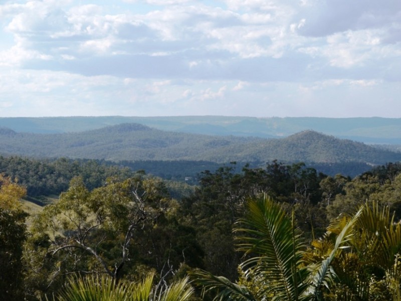 6 Gordon Crescent, Withcott QLD 4352