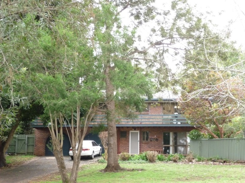 8 Messines Street, Harlaxton QLD 4350
