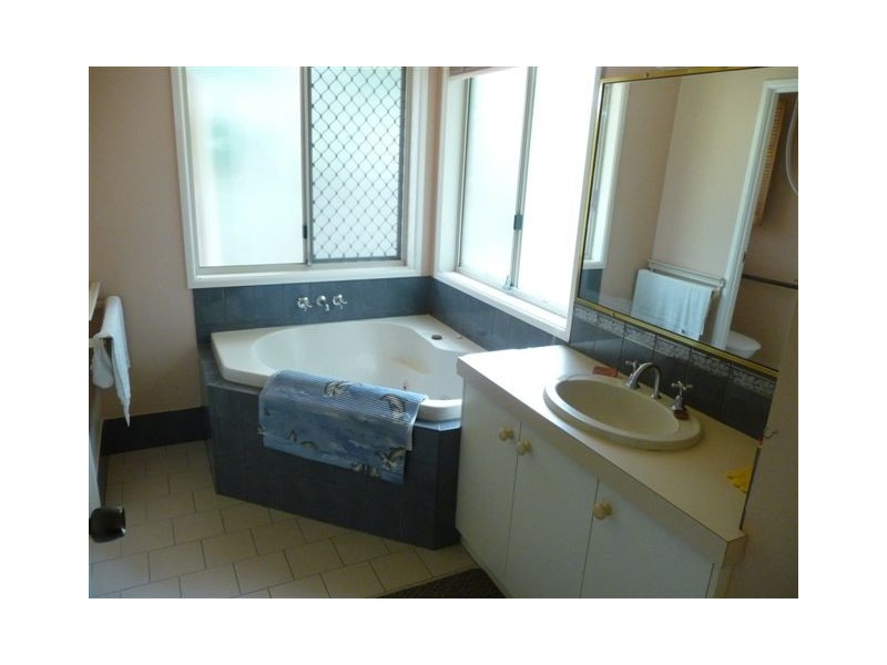 19 Lorraine Crescent, Centenary Heights QLD 4350