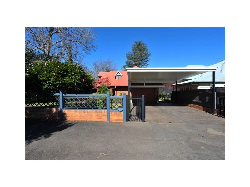 44 Bridge Street, East Toowoomba QLD 4350