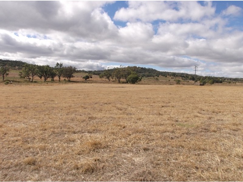 105 Beauaraba Road, Linthorpe QLD 4356