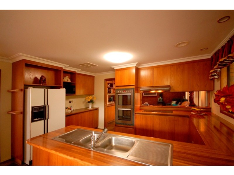 7 Golf Course Drive, Middle Ridge QLD 4350