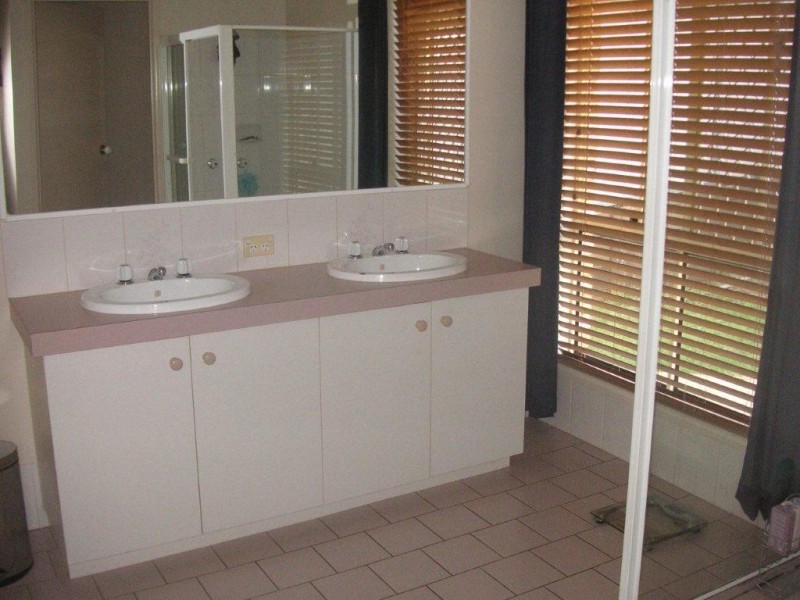 5 Mirage Court, Wilsonton QLD 4350