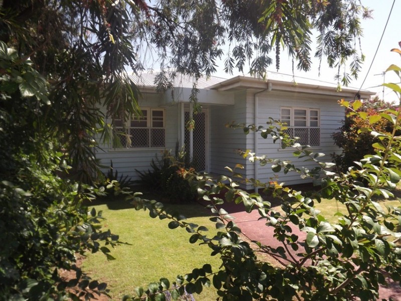 16 Cherry Street, Oakey QLD 4401