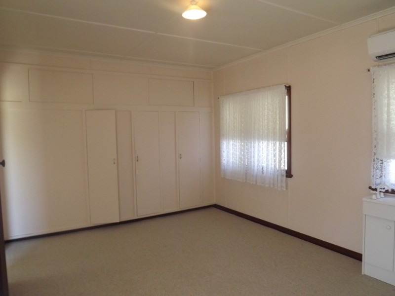 16 Cherry Street, Oakey QLD 4401