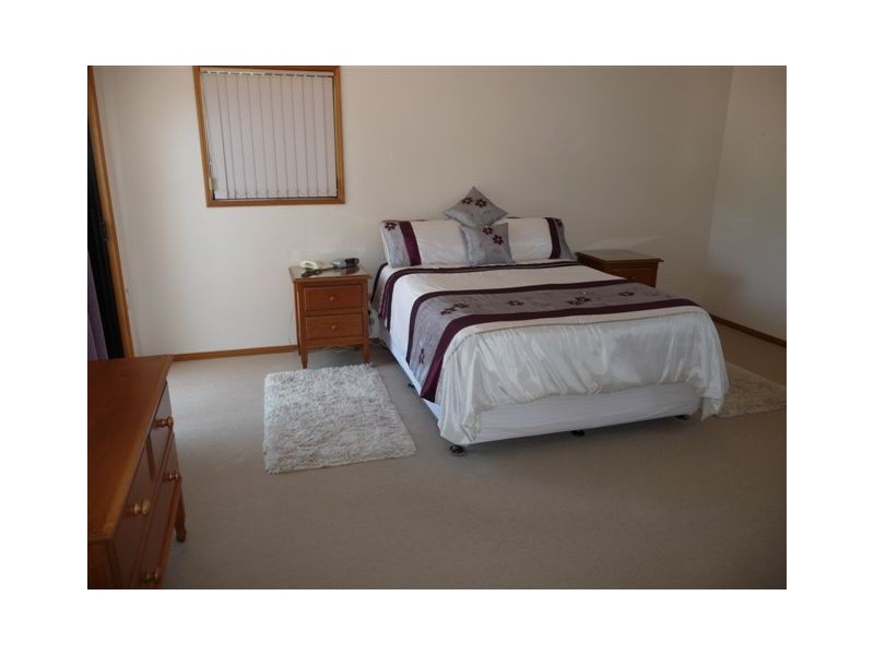 2 Audrey Court, Middle Ridge QLD 4350