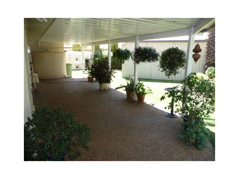 2 Audrey Court, Middle Ridge QLD 4350