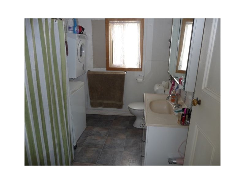 24 Gladstone Street, Newtown QLD 4350