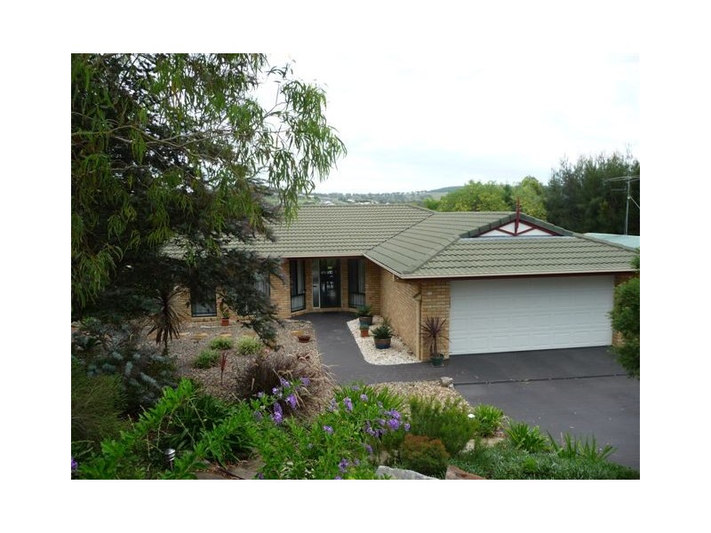 8 Windermere Drive, Hodgson Vale QLD 4352