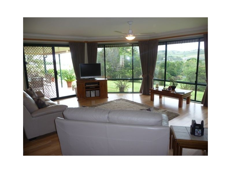 8 Windermere Drive, Hodgson Vale QLD 4352