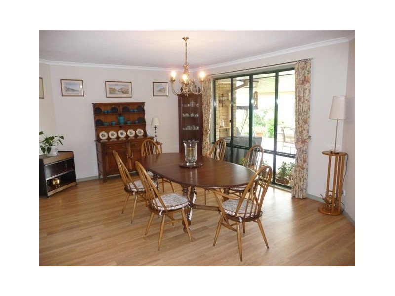 8 Windermere Drive, Hodgson Vale QLD 4352