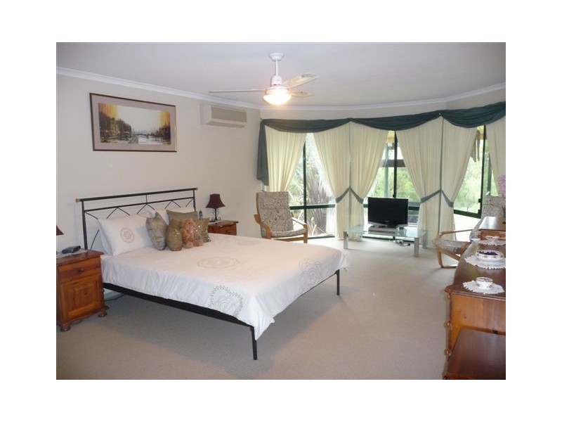 8 Windermere Drive, Hodgson Vale QLD 4352