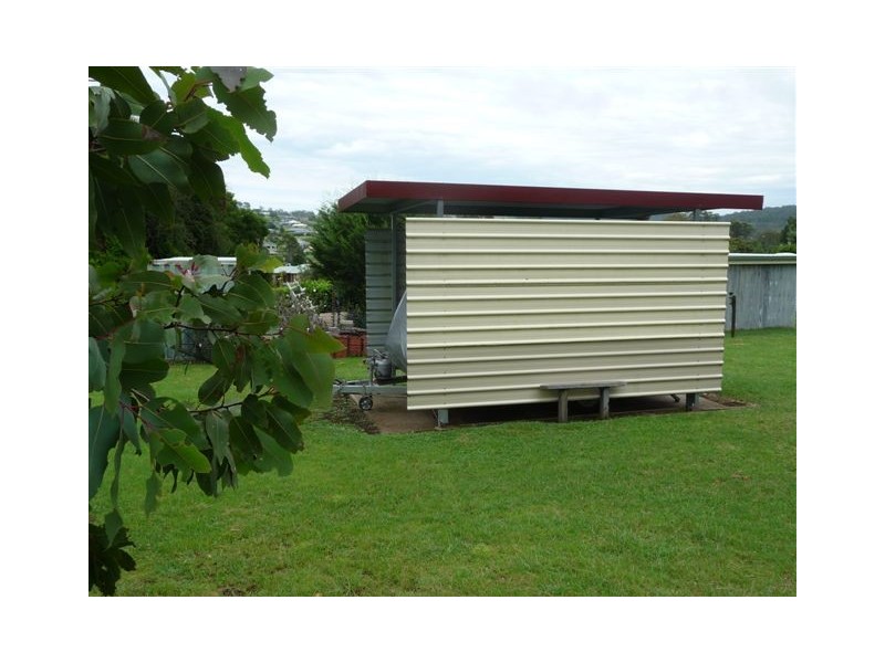 8 Windermere Drive, Hodgson Vale QLD 4352