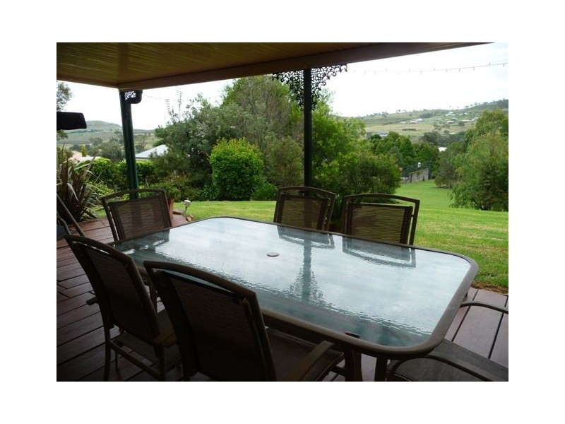 8 Windermere Drive, Hodgson Vale QLD 4352