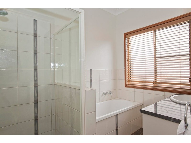 1 Keira Court, Blue Mountain Heights QLD 4350