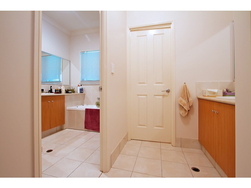 7  John Court, Cotswold Hills QLD 4350