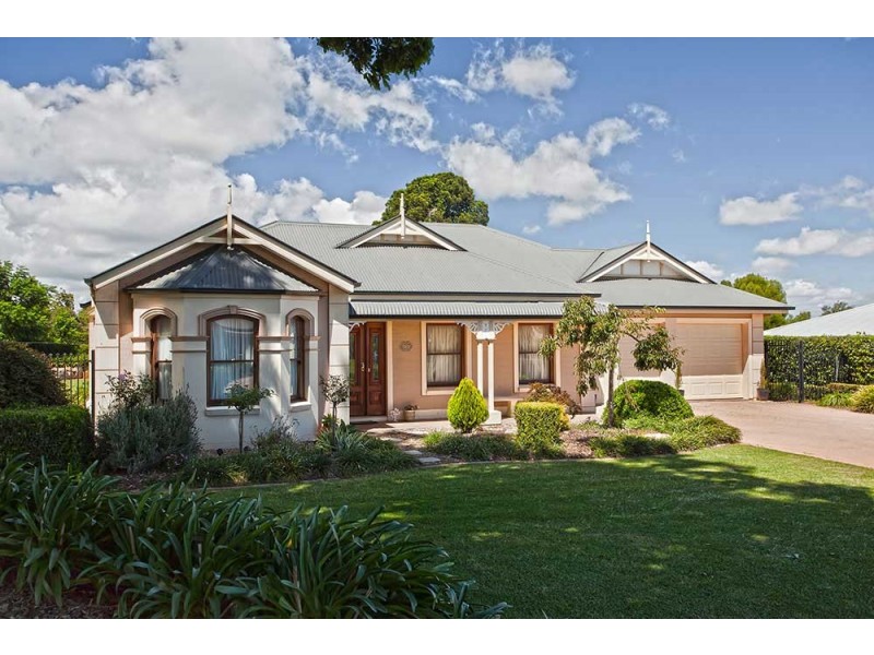 19 McLachlan Drive, Highfields QLD 4352