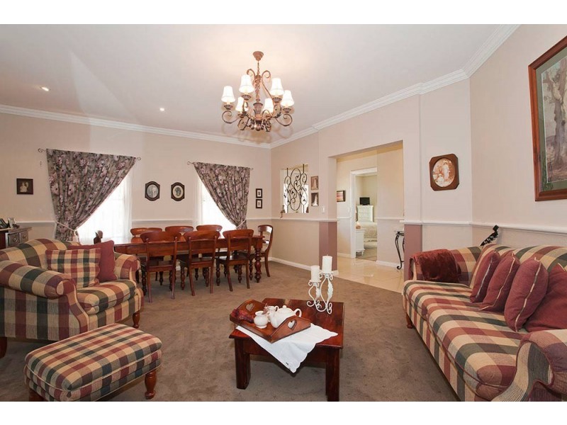 19 McLachlan Drive, Highfields QLD 4352