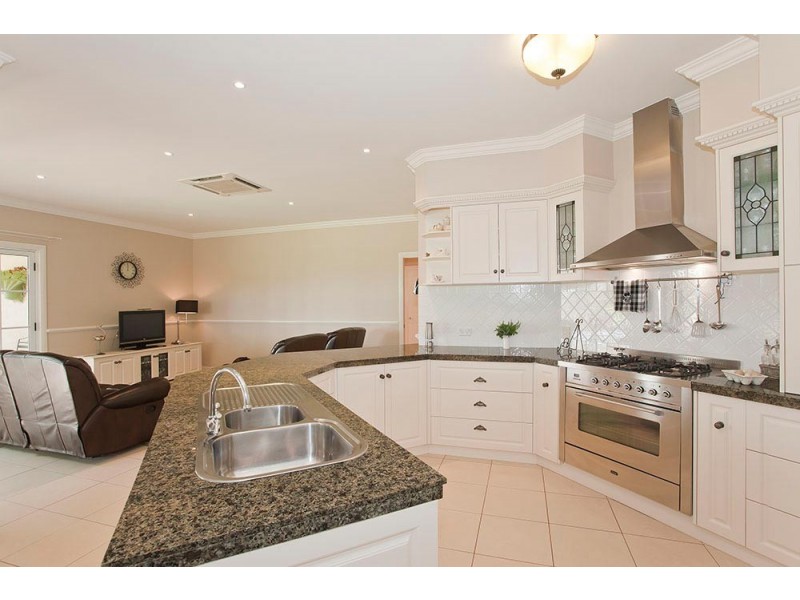 19 McLachlan Drive, Highfields QLD 4352