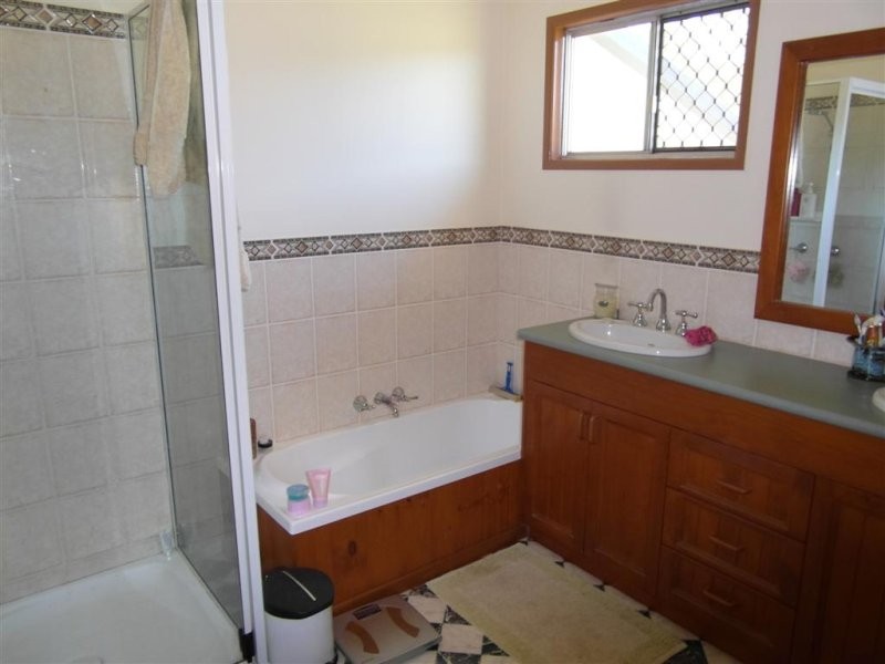 121 Murphys Creek Road, Withcott QLD 4352