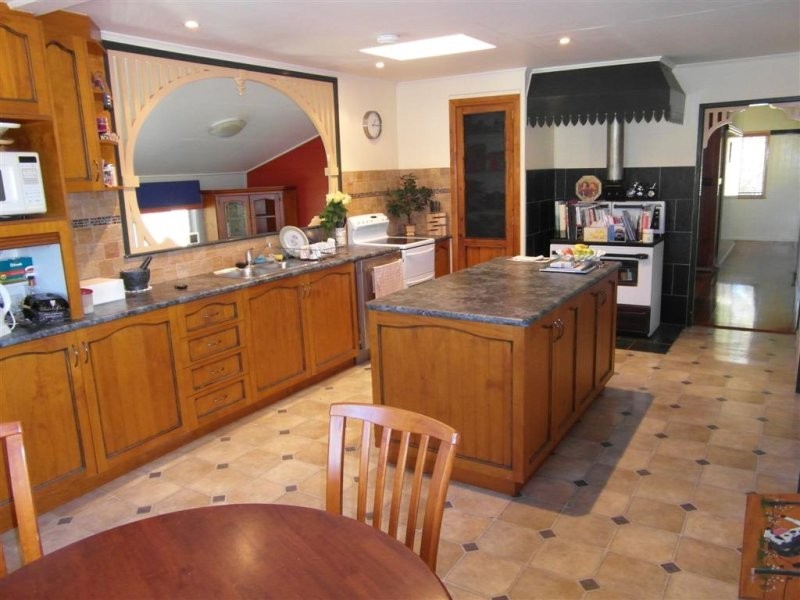 121 Murphys Creek Road, Withcott QLD 4352