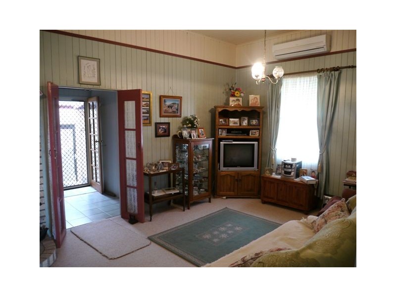 2 Hamilton Street, Wyreema QLD 4352