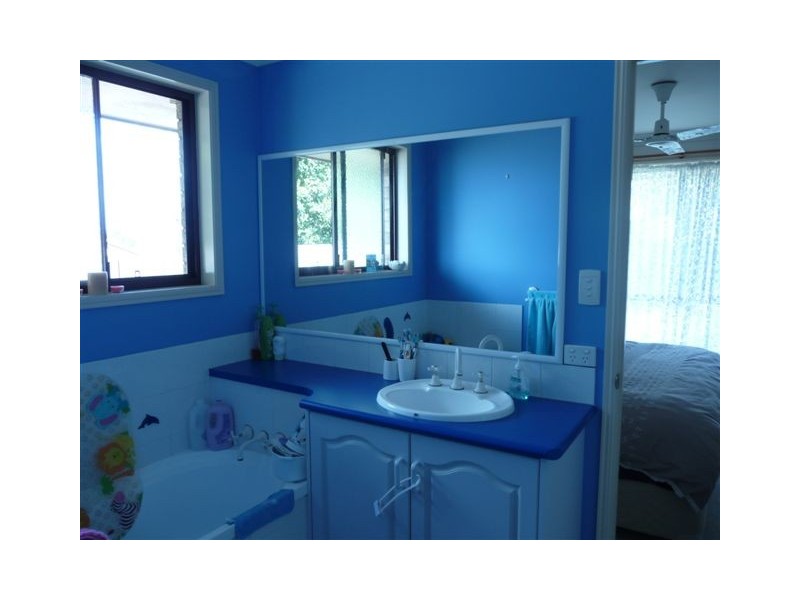 8 Weir Court, Harristown QLD 4350