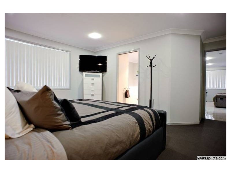 11 Alexander Avenue, Highfields QLD 4352