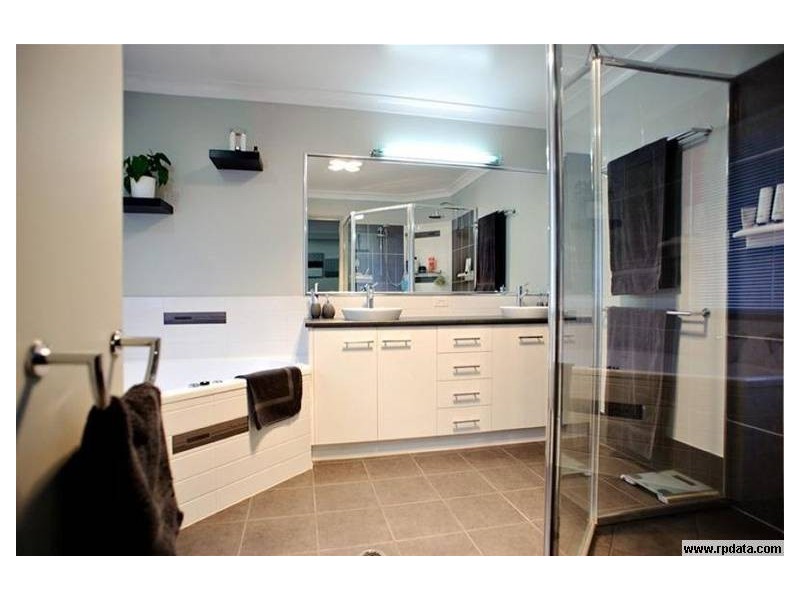 11 Alexander Avenue, Highfields QLD 4352