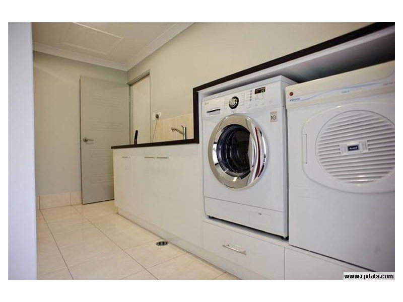 11 Alexander Avenue, Highfields QLD 4352