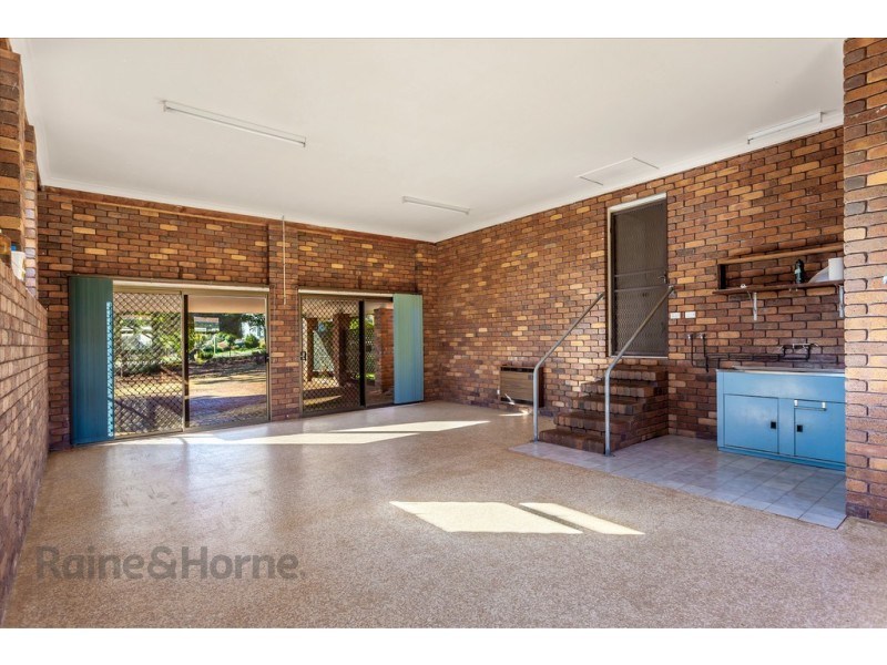 1 Golf Course Drive, Middle Ridge QLD 4350