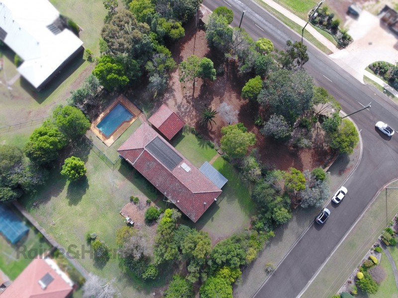 1 Golf Course Drive, Middle Ridge QLD 4350