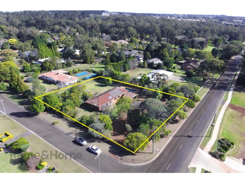 1 Golf Course Drive, Middle Ridge QLD 4350