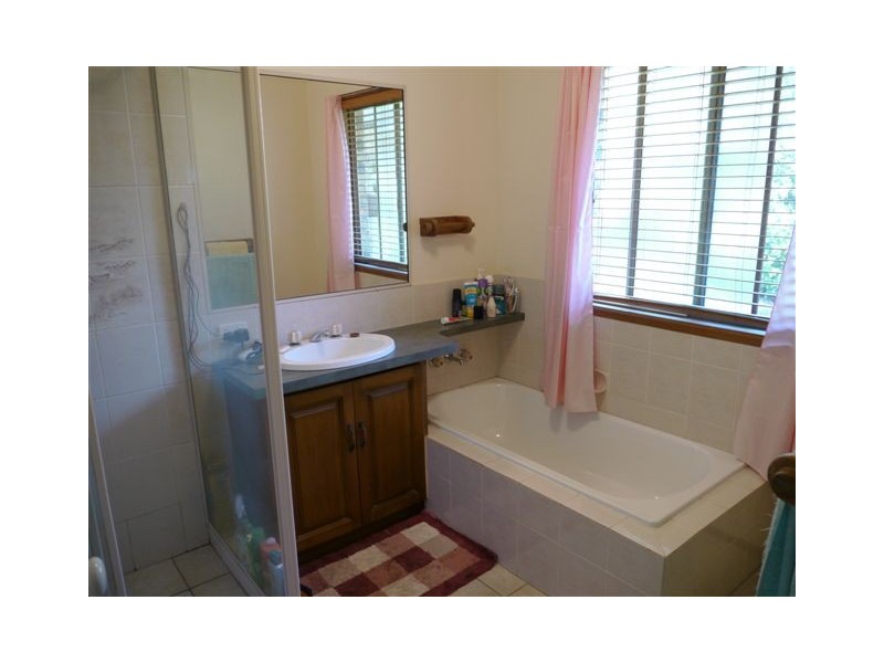 6 Diana Crescent, Withcott QLD 4352