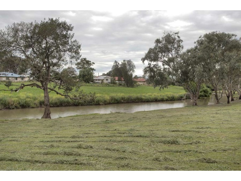 10 Cunningham Street, Oakey QLD 4401