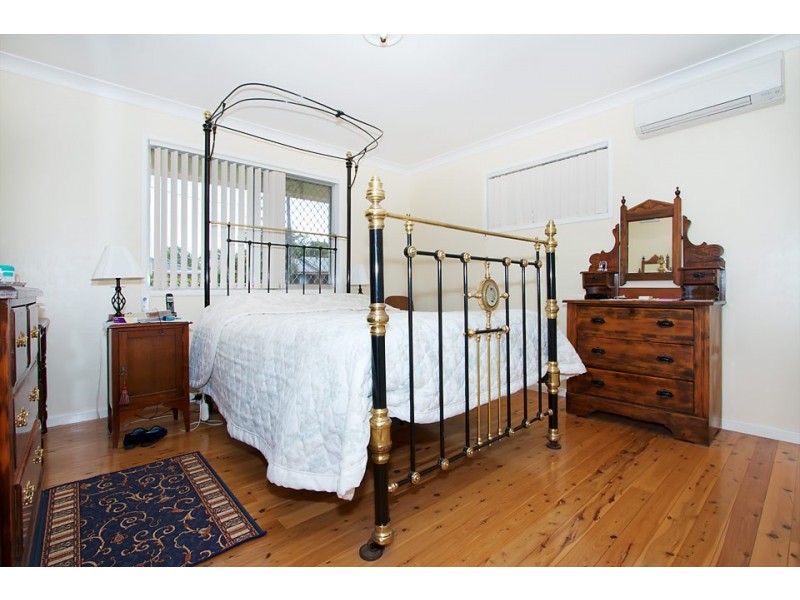 10 Sampson Street, Wilsonton QLD 4350