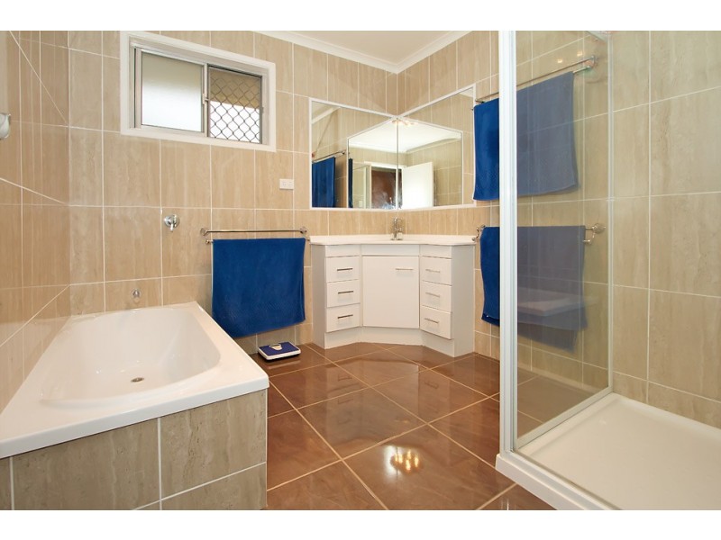 10 Sampson Street, Wilsonton QLD 4350